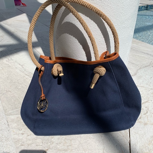 Mk 100% authentic purse!!! - Picture 1 of 2